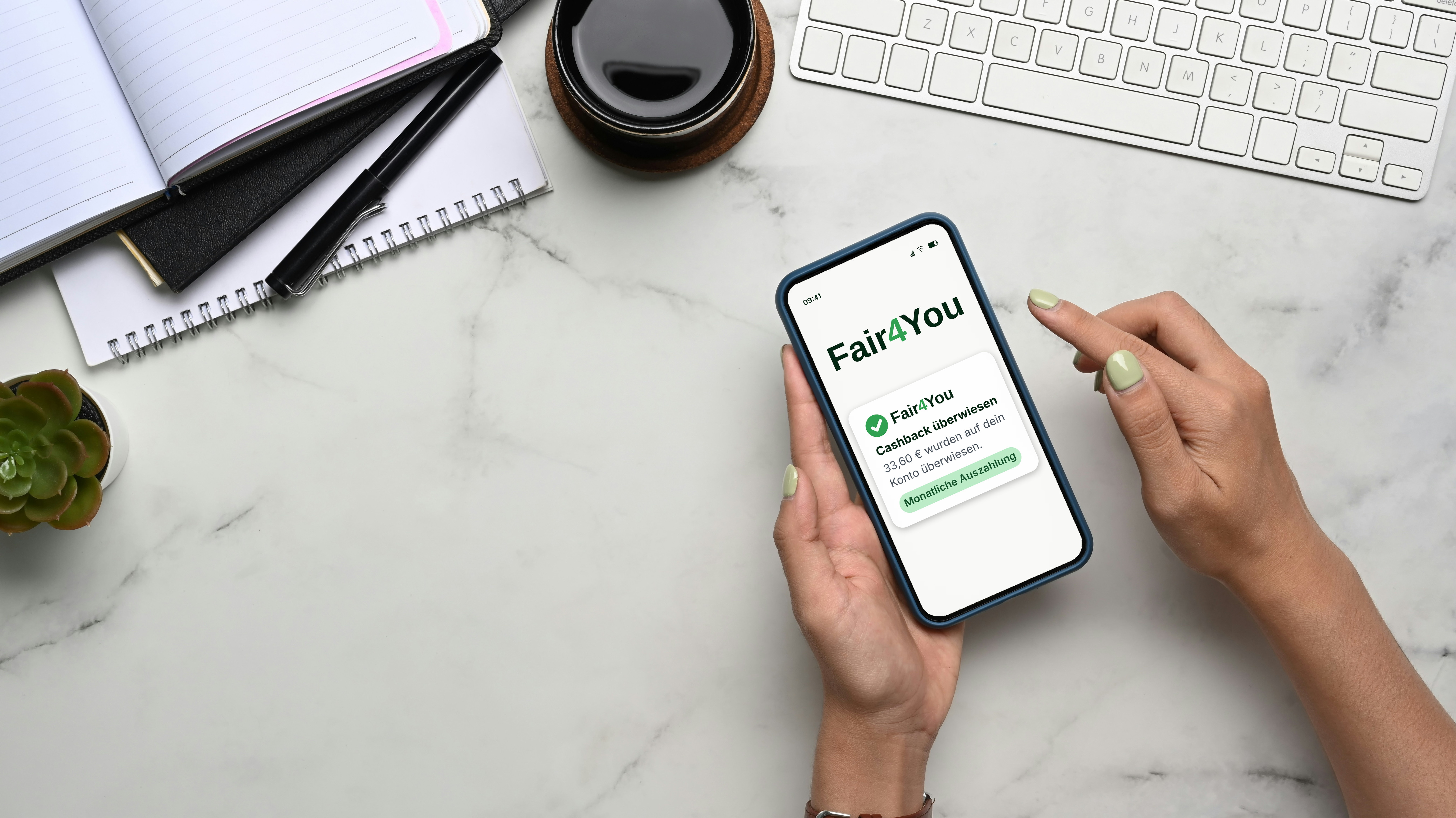 Beispiel einer monatlichen Cashback-Überweisung von Fair4You auf dem Handy.